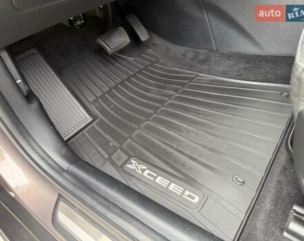 Коричневый Киа XCeed, объемом двигателя 1.35 л и пробегом 75 тыс. км за 16999 $, фото 35 на Automoto.ua