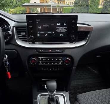 Коричневый Киа XCeed, объемом двигателя 1.35 л и пробегом 46 тыс. км за 21300 $, фото 2 на Automoto.ua