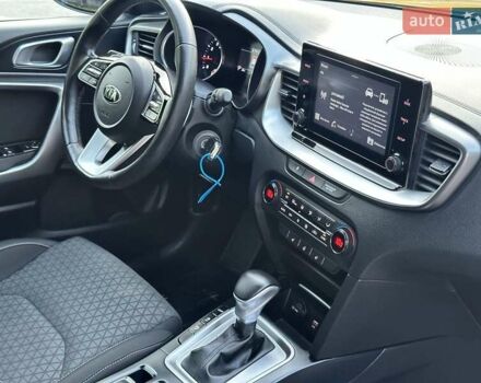 Желтый Киа XCeed, объемом двигателя 1.35 л и пробегом 45 тыс. км за 16500 $, фото 23 на Automoto.ua