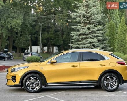 Желтый Киа XCeed, объемом двигателя 1.35 л и пробегом 45 тыс. км за 16500 $, фото 4 на Automoto.ua