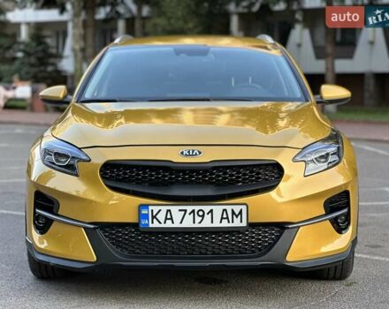 Желтый Киа XCeed, объемом двигателя 1.35 л и пробегом 45 тыс. км за 16500 $, фото 3 на Automoto.ua