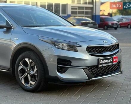 Серый Киа XCeed, объемом двигателя 1.4 л и пробегом 27 тыс. км за 19440 $, фото 3 на Automoto.ua
