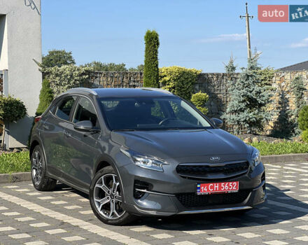 Серый Киа XCeed, объемом двигателя 1.5 л и пробегом 53 тыс. км за 19700 $, фото 2 на Automoto.ua