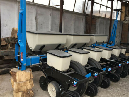 Кинзе 2000, объемом двигателя 0 л и пробегом 1 тыс. км за 18500 $, фото 1 на Automoto.ua