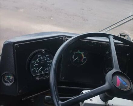 Белый ЛАЗ 695, объемом двигателя 5.9 л и пробегом 500 тыс. км за 8500 $, фото 5 на Automoto.ua