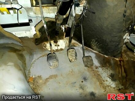 Білий ЛДВ Конвой, об'ємом двигуна 2.4 л та пробігом 250 тис. км за 3000 $, фото 1 на Automoto.ua