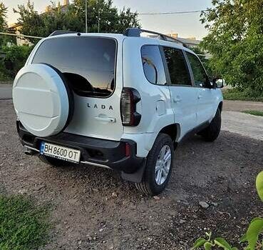 Білий Лада Niva, об'ємом двигуна 1.7 л та пробігом 4 тис. км за 15500 $, фото 3 на Automoto.ua