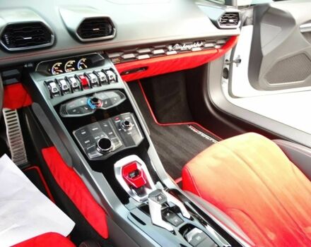 Білий Ламборджині Хуракан, об'ємом двигуна 5.2 л та пробігом 80 тис. км за 105000 $, фото 10 на Automoto.ua