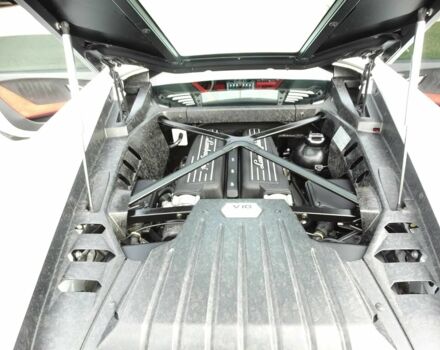 Білий Ламборджині Хуракан, об'ємом двигуна 5.2 л та пробігом 80 тис. км за 105000 $, фото 6 на Automoto.ua