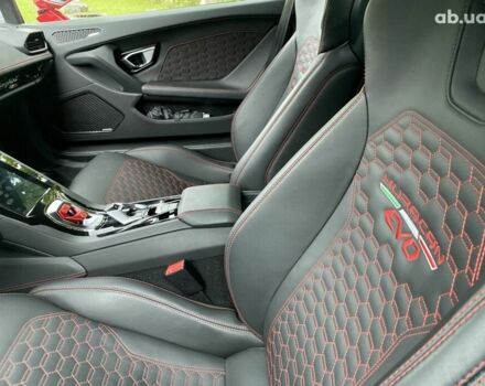 Красный Ламборджини Хуракан, объемом двигателя 12.58 л и пробегом 1 тыс. км за 324410 $, фото 18 на Automoto.ua