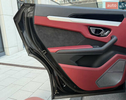 Черный Ламборджини Урус, объемом двигателя 4 л и пробегом 37 тыс. км за 370000 $, фото 67 на Automoto.ua