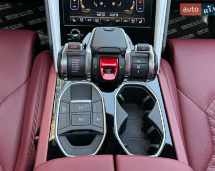 Черный Ламборджини Урус, объемом двигателя 4 л и пробегом 37 тыс. км за 370000 $, фото 76 на Automoto.ua