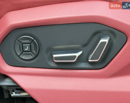 Ламборджини Урус 2020 в Киеве на Automoto.ua Черный Ламборджини Урус, объемом двигателя 4 л и пробегом 35 тыс. км за 350000 $, фото 48 на Automoto.ua