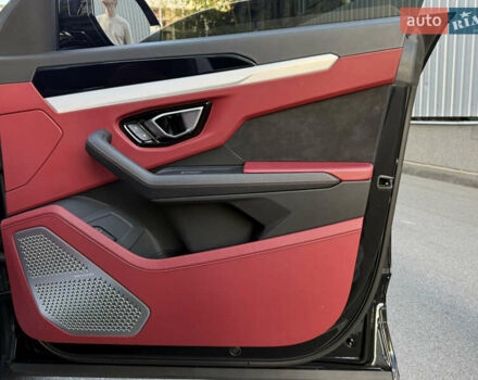 Черный Ламборджини Урус, объемом двигателя 4 л и пробегом 37 тыс. км за 370000 $, фото 64 на Automoto.ua