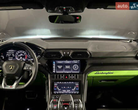 Чорний Ламборджині Урус, об'ємом двигуна 4 л та пробігом 15 тис. км за 385000 $, фото 23 на Automoto.ua