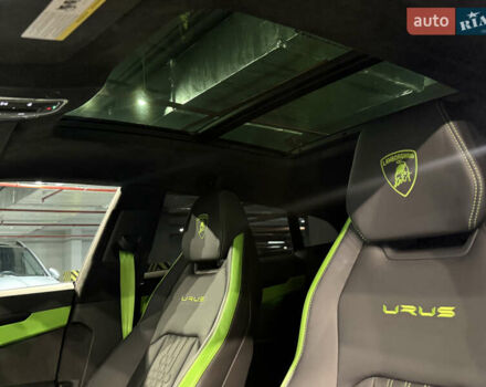 Чорний Ламборджині Урус, об'ємом двигуна 4 л та пробігом 15 тис. км за 385000 $, фото 24 на Automoto.ua
