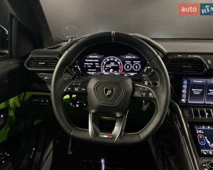 Чорний Ламборджині Урус, об'ємом двигуна 4 л та пробігом 15 тис. км за 385000 $, фото 25 на Automoto.ua