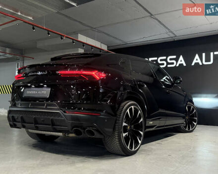 Чорний Ламборджині Урус, об'ємом двигуна 4 л та пробігом 15 тис. км за 385000 $, фото 13 на Automoto.ua