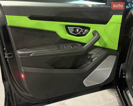 Чорний Ламборджині Урус, об'ємом двигуна 4 л та пробігом 15 тис. км за 385000 $, фото 17 на Automoto.ua