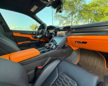 Фиолетовый Ламборджини Урус, объемом двигателя 4 л и пробегом 10 тыс. км за 138000 $, фото 9 на Automoto.ua