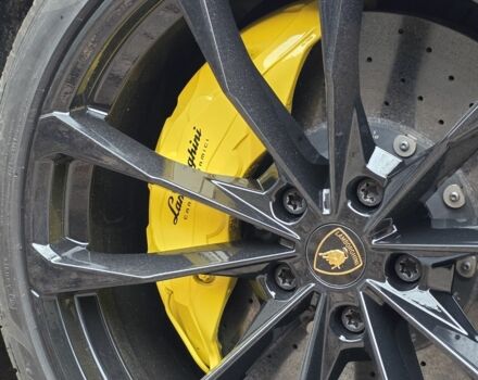 Серый Ламборджини Урус, объемом двигателя 4 л и пробегом 66 тыс. км за 240000 $, фото 2 на Automoto.ua