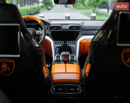 Ламборджини Урус 2020 в Киеве на Automoto.ua Серый Ламборджини Урус, объемом двигателя 4 л и пробегом 55 тыс. км за 300000 $, фото 39 на Automoto.ua