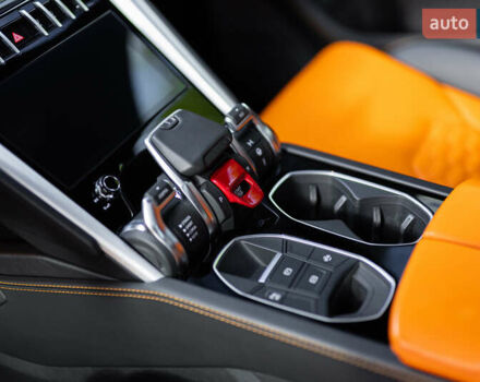 Ламборджини Урус 2020 в Киеве на Automoto.ua Серый Ламборджини Урус, объемом двигателя 4 л и пробегом 55 тыс. км за 300000 $, фото 38 на Automoto.ua