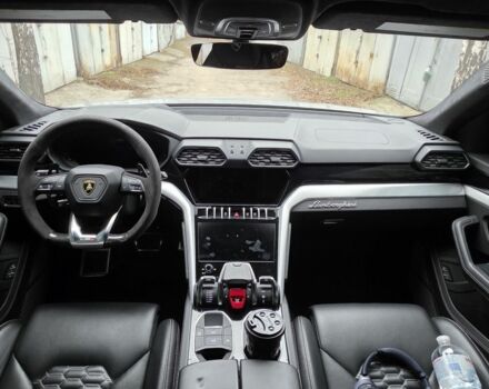 Серый Ламборджини Урус, объемом двигателя 4 л и пробегом 66 тыс. км за 240000 $, фото 6 на Automoto.ua