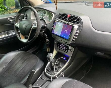 Белый Лянча Дельта, объемом двигателя 1.37 л и пробегом 225 тыс. км за 8000 $, фото 8 на Automoto.ua