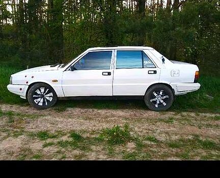 Лянча Призма, объемом двигателя 1.6 л и пробегом 0 тыс. км за 400 $, фото 3 на Automoto.ua
