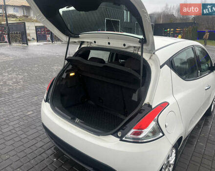 Белый Лянча Ипсилон, объемом двигателя 0.88 л и пробегом 166 тыс. км за 4500 $, фото 5 на Automoto.ua