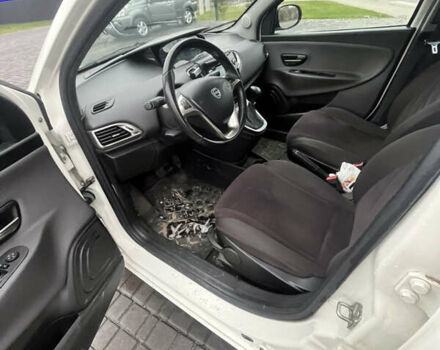 Белый Лянча Ипсилон, объемом двигателя 0.88 л и пробегом 166 тыс. км за 4500 $, фото 3 на Automoto.ua