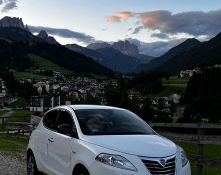 Белый Лянча Ипсилон, объемом двигателя 1.2 л и пробегом 124 тыс. км за 5764 $, фото 1 на Automoto.ua