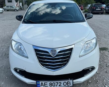 Белый Лянча Ипсилон, объемом двигателя 1.2 л и пробегом 180 тыс. км за 5000 $, фото 1 на Automoto.ua