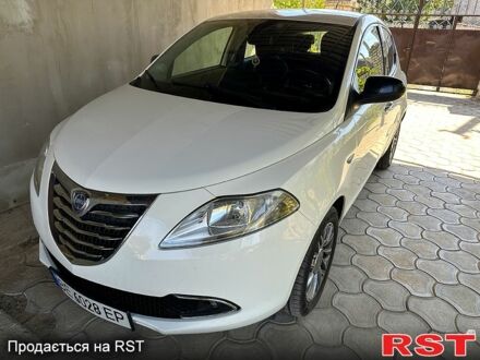 Білий Лянча Іпсілон, об'ємом двигуна 0.9 л та пробігом 144 тис. км за 5200 $, фото 1 на Automoto.ua