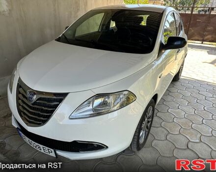 Белый Лянча Ипсилон, объемом двигателя 0.9 л и пробегом 144 тыс. км за 5200 $, фото 1 на Automoto.ua