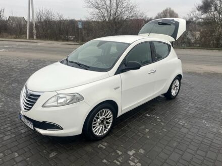 Белый Лянча Ипсилон, объемом двигателя 0.9 л и пробегом 166 тыс. км за 4500 $, фото 1 на Automoto.ua