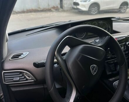Бежевий Лянча Іпсілон, об'ємом двигуна 0.88 л та пробігом 185 тис. км за 5100 $, фото 25 на Automoto.ua