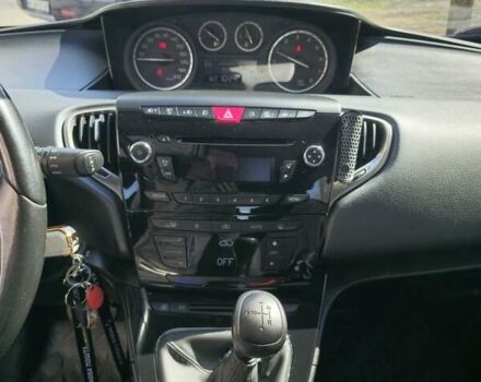 Красный Лянча Ипсилон, объемом двигателя 0.88 л и пробегом 89 тыс. км за 4444 $, фото 24 на Automoto.ua