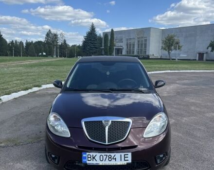 Красный Лянча Ипсилон, объемом двигателя 1.4 л и пробегом 178 тыс. км за 4500 $, фото 1 на Automoto.ua