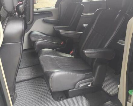 Черный Лянча Voyager, объемом двигателя 2.78 л и пробегом 229 тыс. км за 11800 $, фото 5 на Automoto.ua