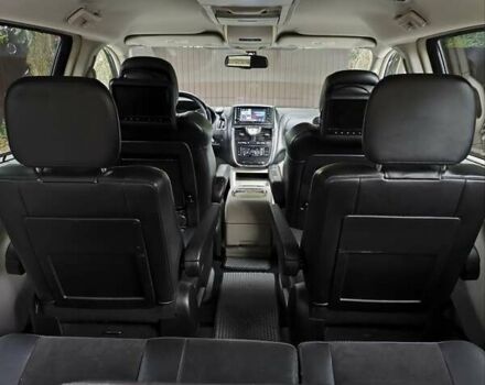 Черный Лянча Voyager, объемом двигателя 2.78 л и пробегом 229 тыс. км за 11800 $, фото 3 на Automoto.ua