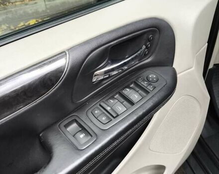 Черный Лянча Voyager, объемом двигателя 2.78 л и пробегом 229 тыс. км за 11800 $, фото 4 на Automoto.ua