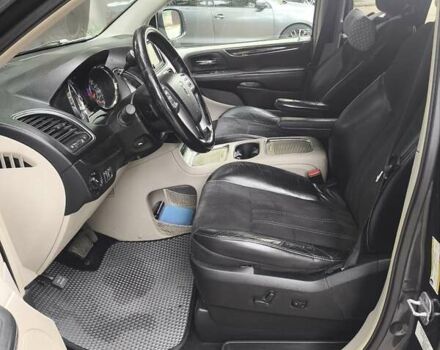 Черный Лянча Voyager, объемом двигателя 2.78 л и пробегом 229 тыс. км за 11800 $, фото 10 на Automoto.ua