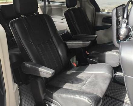 Черный Лянча Voyager, объемом двигателя 2.78 л и пробегом 229 тыс. км за 11800 $, фото 1 на Automoto.ua