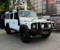 Білий Ленд Ровер Дефендер, об'ємом двигуна 2.5 л та пробігом 211 тис. км за 16000 $, фото 3 на Automoto.ua