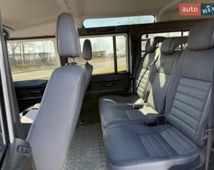 Білий Ленд Ровер Дефендер, об'ємом двигуна 2.4 л та пробігом 90 тис. км за 22333 $, фото 37 на Automoto.ua