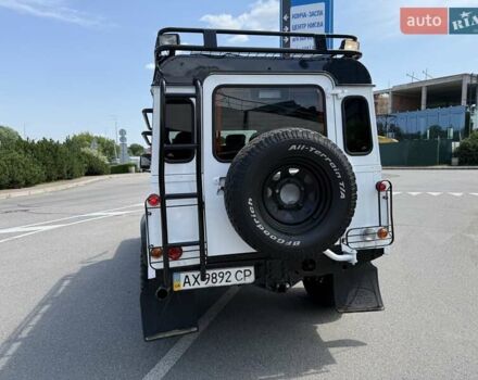 Білий Ленд Ровер Дефендер, об'ємом двигуна 2.4 л та пробігом 90 тис. км за 22333 $, фото 31 на Automoto.ua