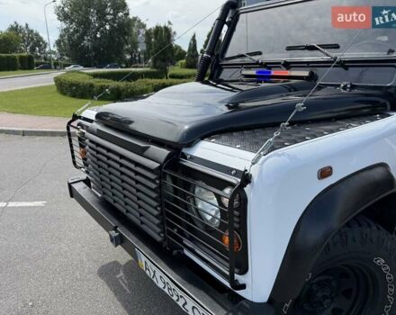 Білий Ленд Ровер Дефендер, об'ємом двигуна 2.4 л та пробігом 90 тис. км за 22333 $, фото 25 на Automoto.ua
