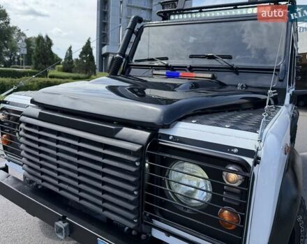 Білий Ленд Ровер Дефендер, об'ємом двигуна 2.4 л та пробігом 90 тис. км за 22333 $, фото 17 на Automoto.ua